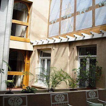 Le Grand Hotel Сен-Кантен Экстерьер фото