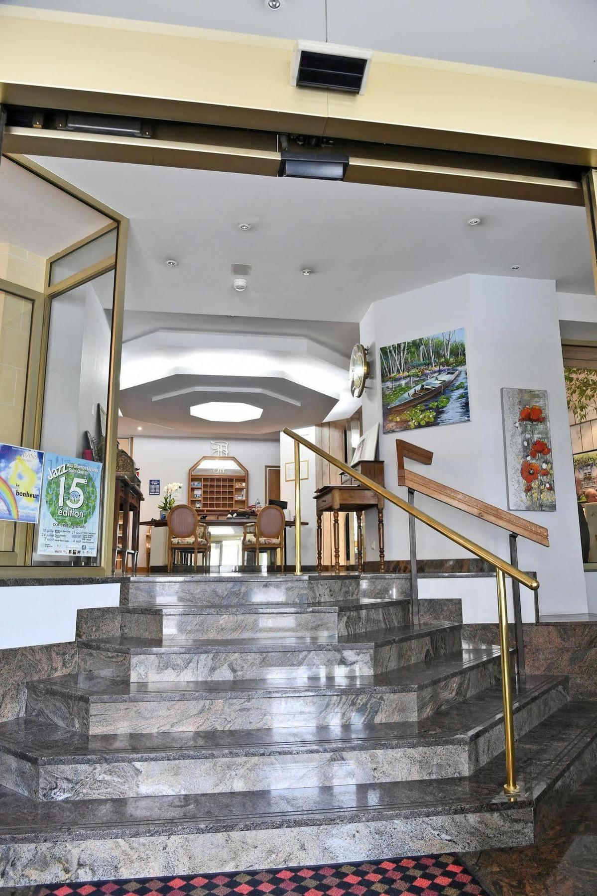 Le Grand Hotel Сен-Кантен Экстерьер фото